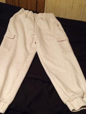 Express Women's Cozy & Soft Relaxed Fit Cargo Jogger Ivory small very nice
